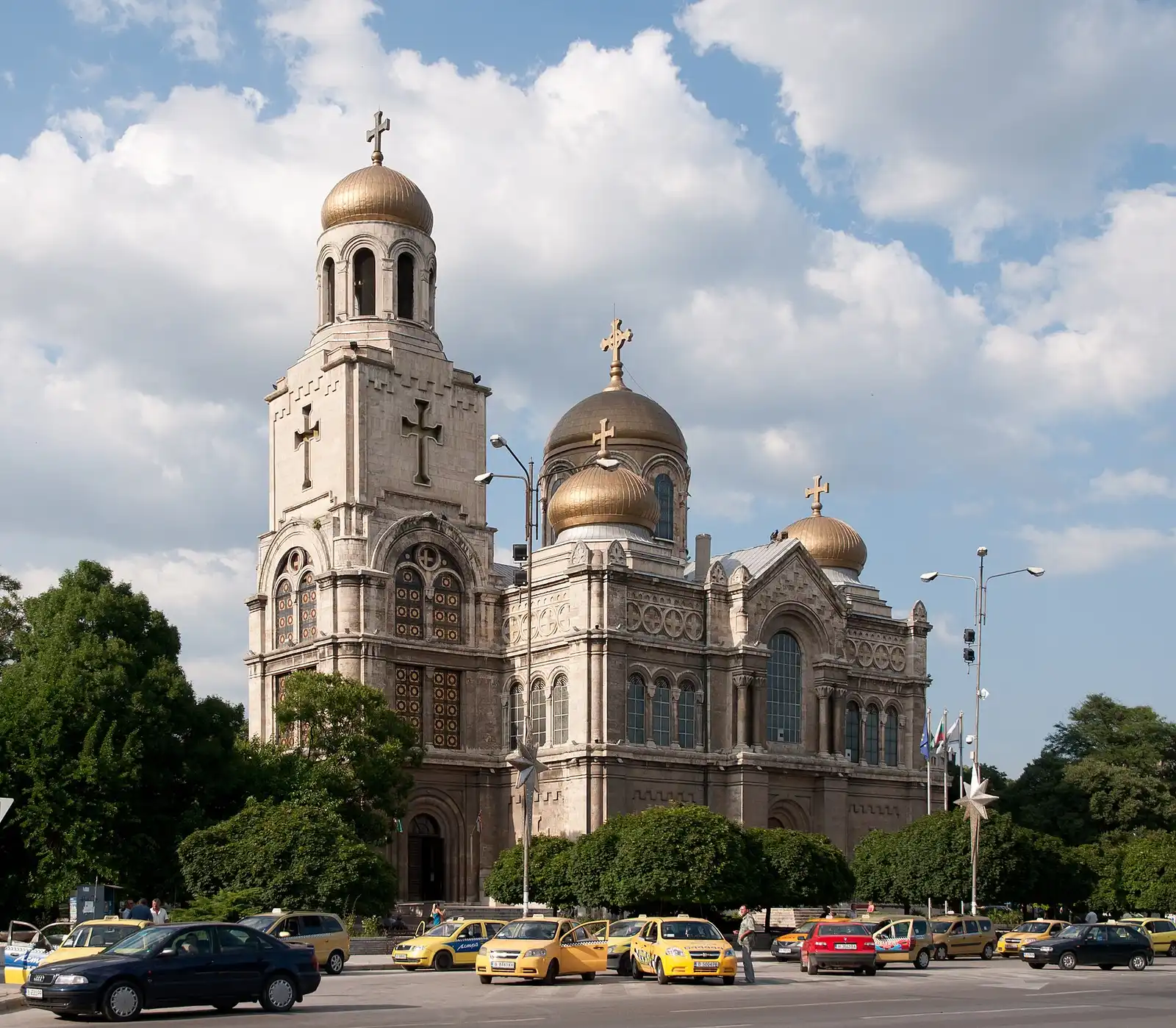 Катедралата „Успение Богородично“ във Варна